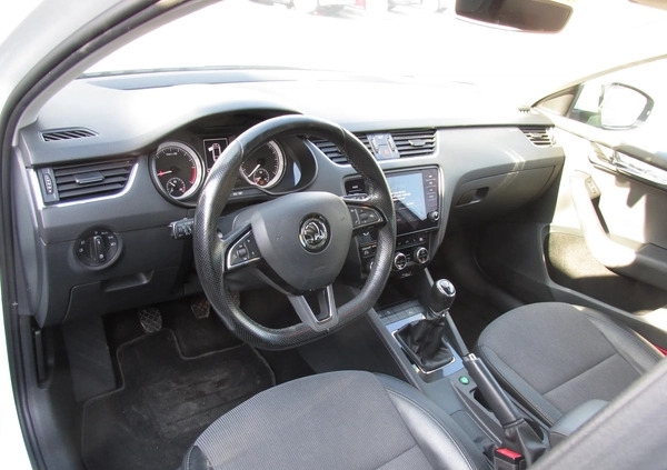 Skoda Octavia cena 54800 przebieg: 182698, rok produkcji 2018 z Bytom małe 596
